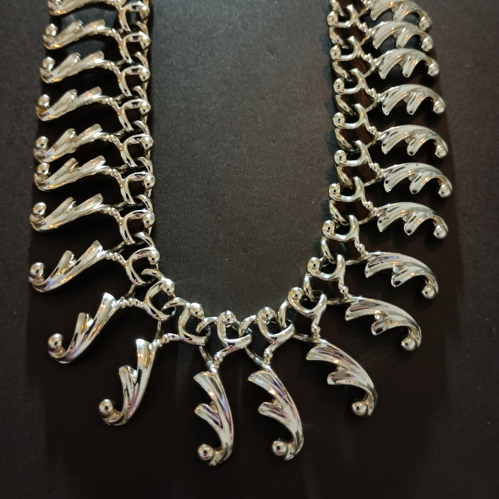 Vintage Sarah Coventry Twisted Fringe Silver Chain Necklace 18" w 1" Fringe